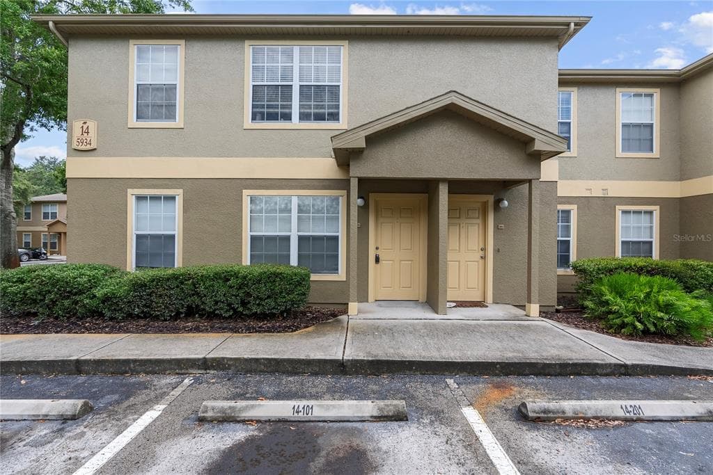 5934 BRICKLEBERRY LANE UNIT 101 ZEPHYRHILLS, FL 33541