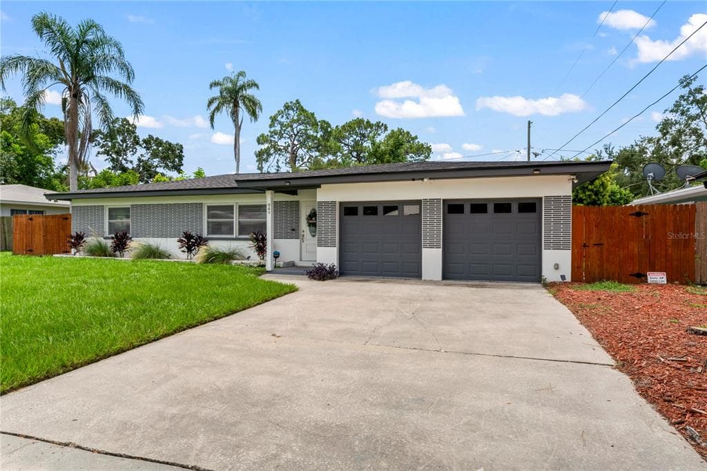 949 LAKE DRIVE DUNEDIN, FL 34698
