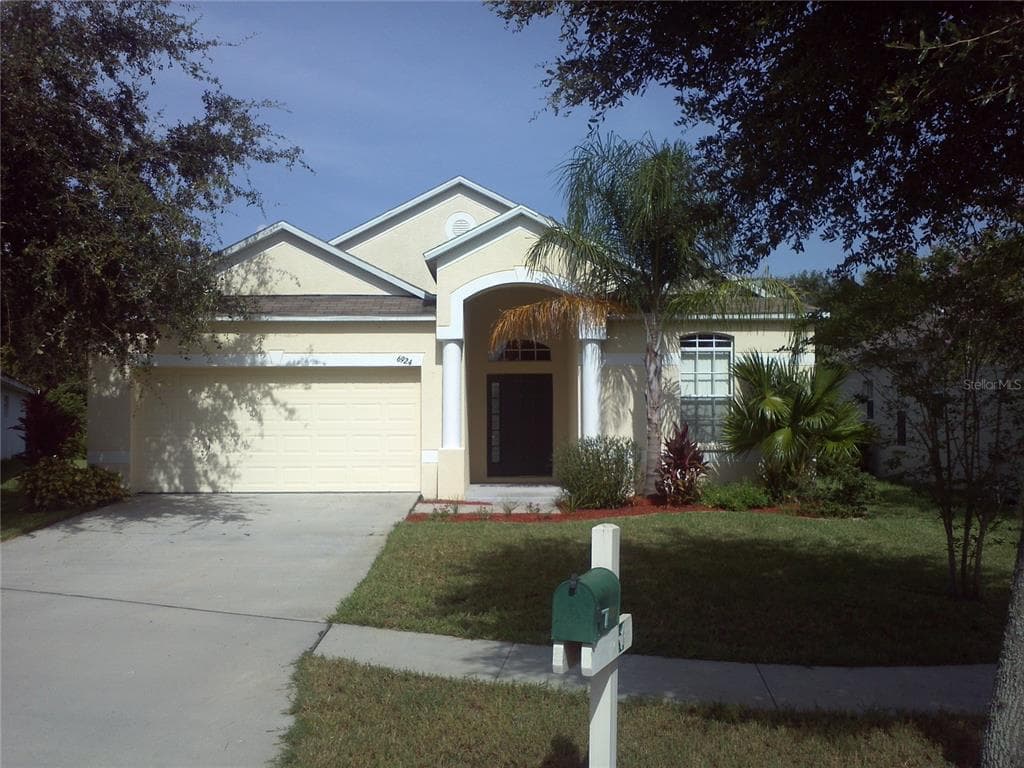 6924 MONARCH PARK DRIVE APOLLO BEACH, FL 33572