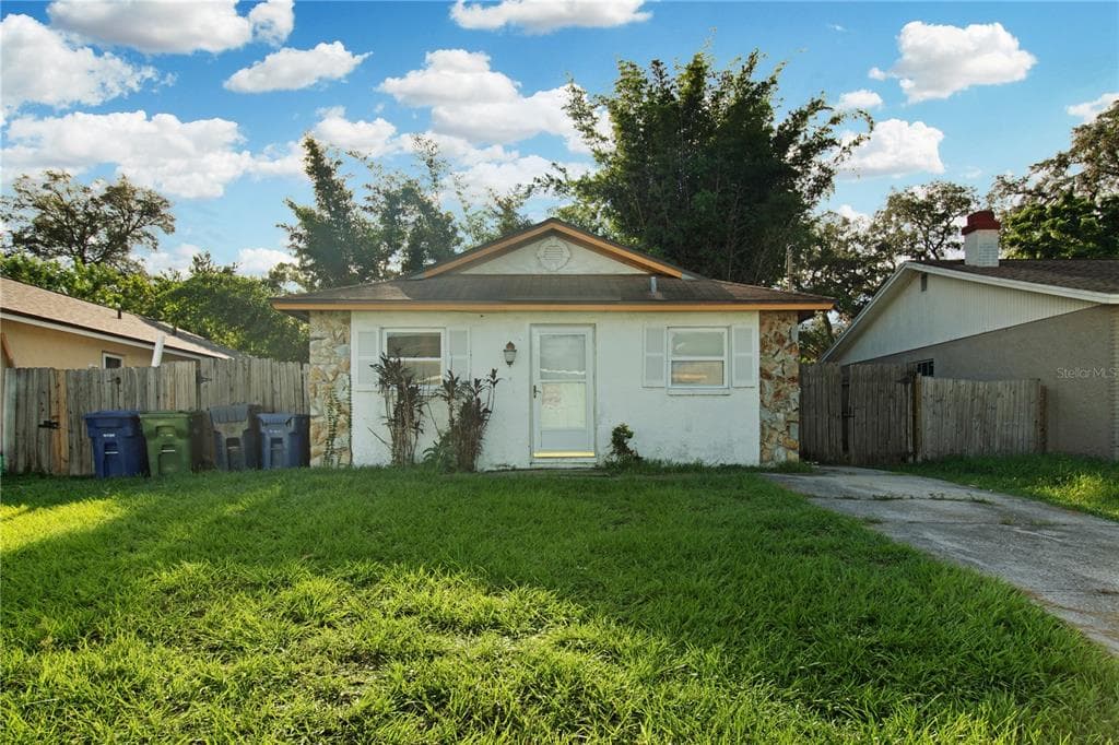 10713 N HARTTS DRIVE TAMPA, FL 33617