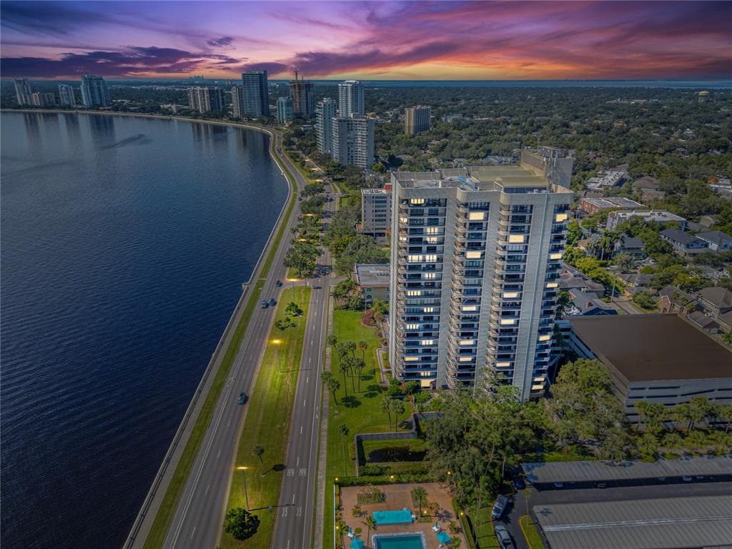 2413 BAYSHORE BOULEVARD UNIT 2206 TAMPA, FL 33629