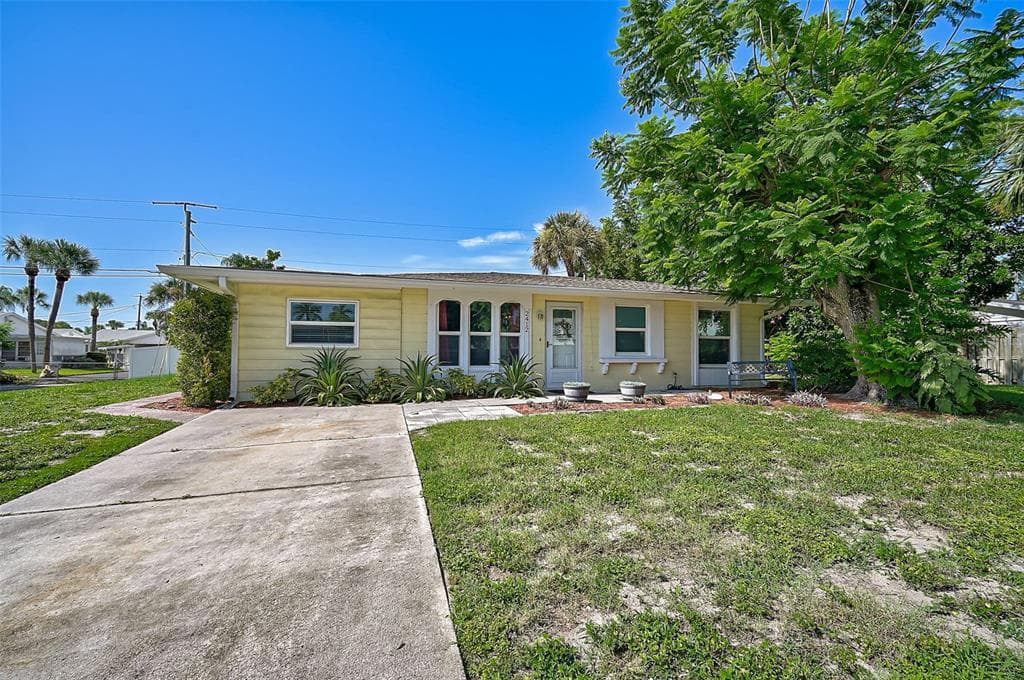 2412 CLARK AVENUE BRADENTON, FL 34207