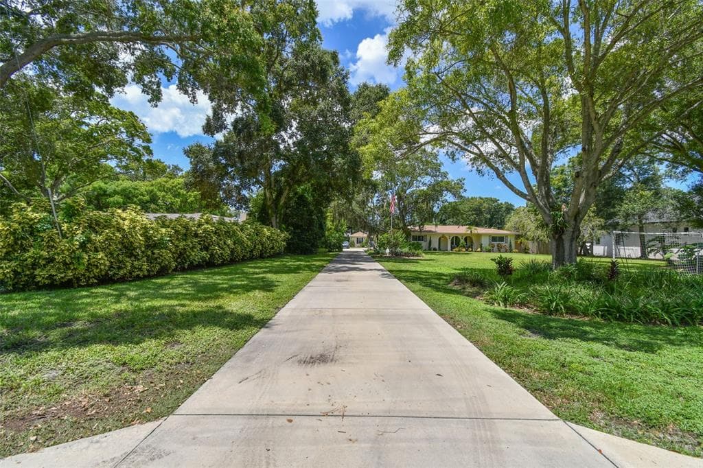 10710 NINA STREET LARGO, FL 33778