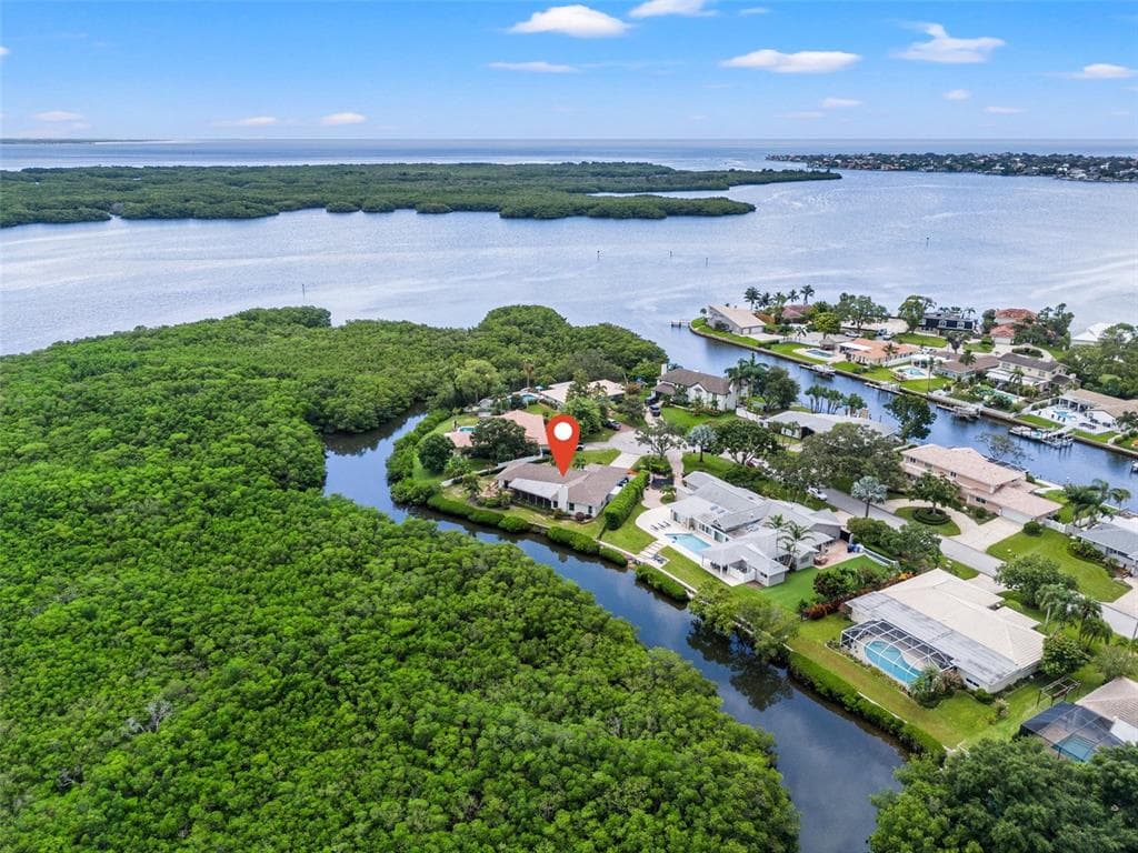 1951 72ND AVENUE NE ST PETERSBURG, FL 33702