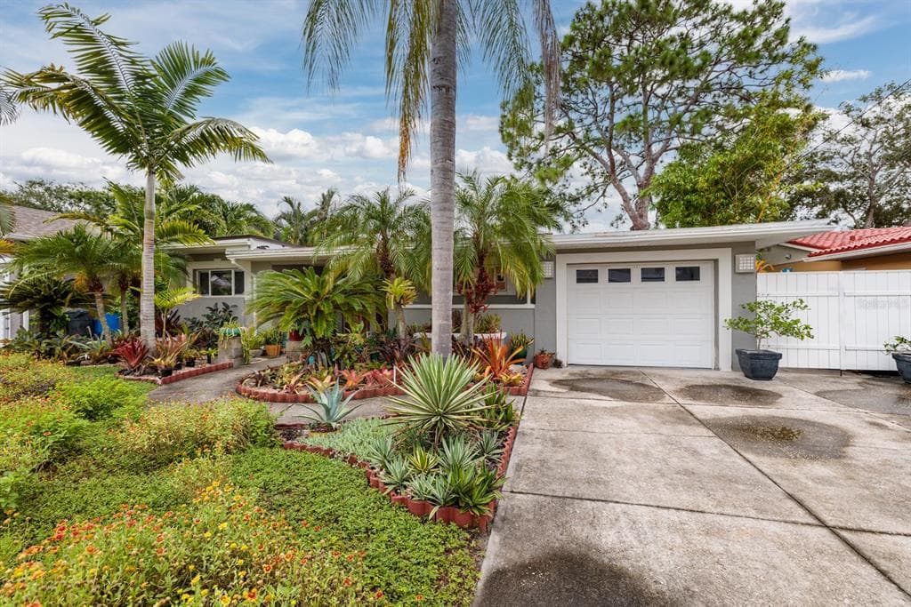 244 SUNLIT COVE DRIVE NE ST PETERSBURG, FL 33702