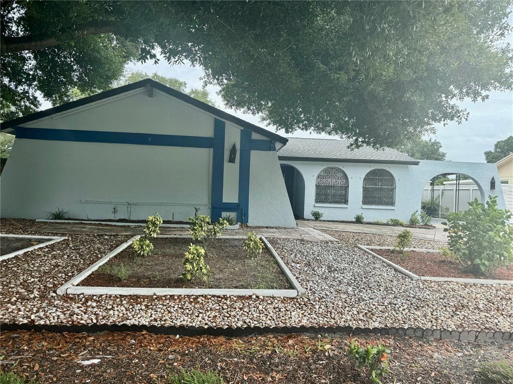 9042 HICKORY CIRCLE TAMPA, FL 33615