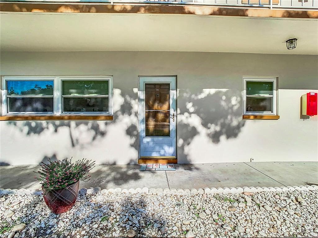 5880 38TH AVENUE N UNIT 104 ST PETERSBURG, FL 33710