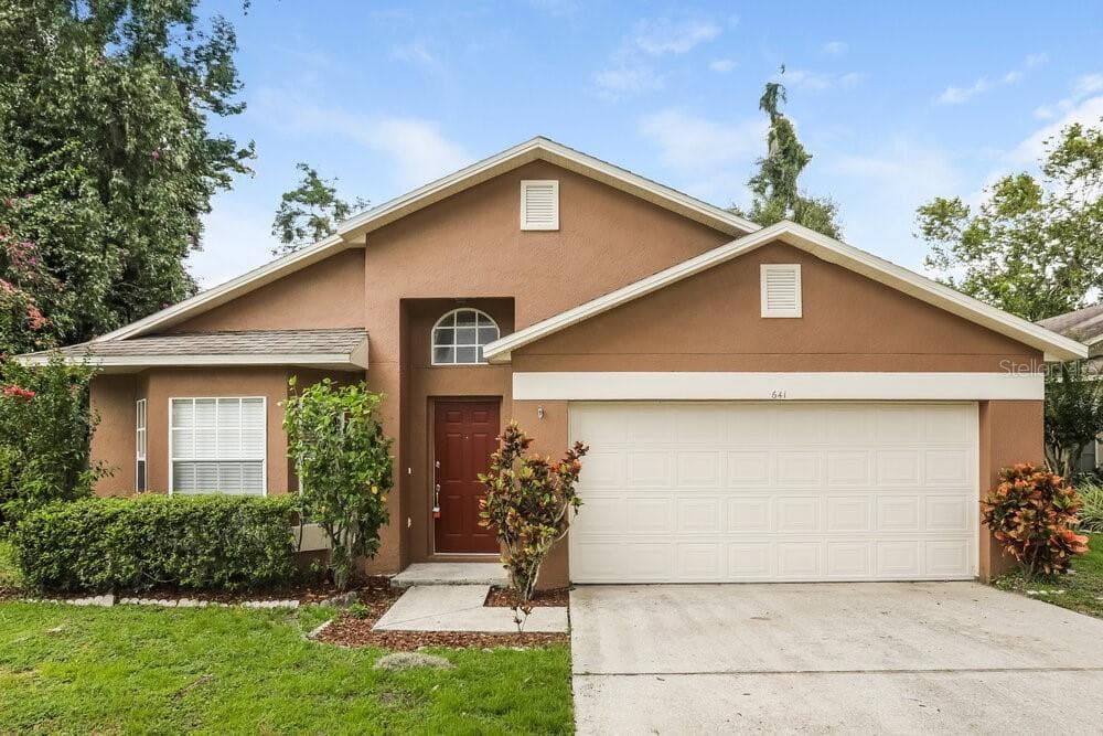 641 WHITETAIL LOOP APOPKA, FL 32703