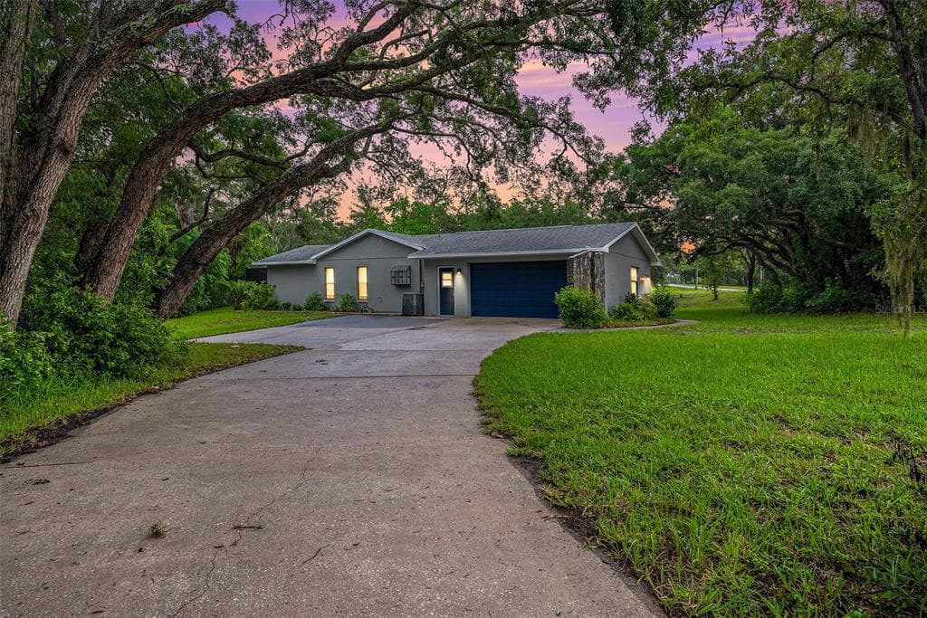 18500 HOLLYHOCK DRIVE HUDSON, FL 34667