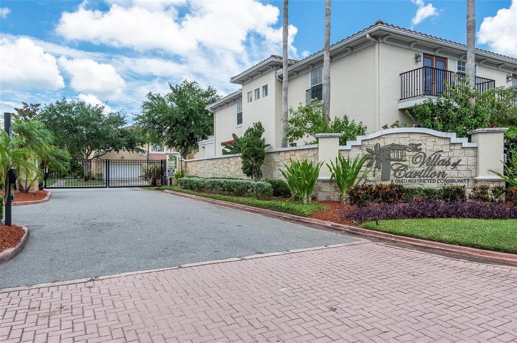 296 VALENCIA CIRCLE ST PETERSBURG, FL 33716