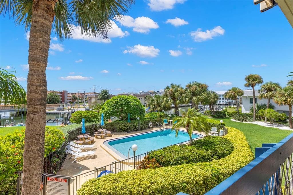 11650 CAPRI CIRCLE S UNIT 105 TREASURE ISLAND, FL 33706