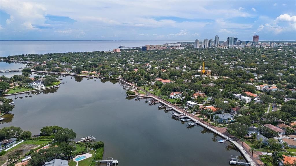 205 22ND AVENUE NE ST PETERSBURG, FL 33704