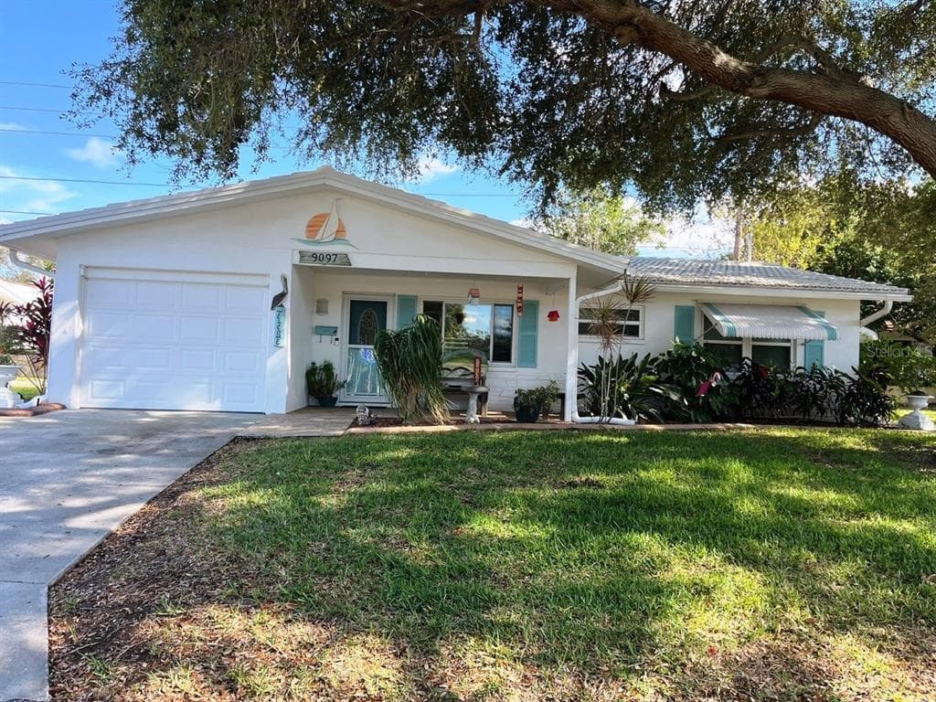 9097 140TH WAY SEMINOLE, FL 33776