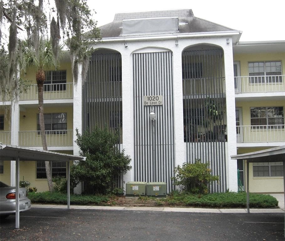 1020 DE LEON DRIVE UNIT 205 DUNEDIN, FL 34698