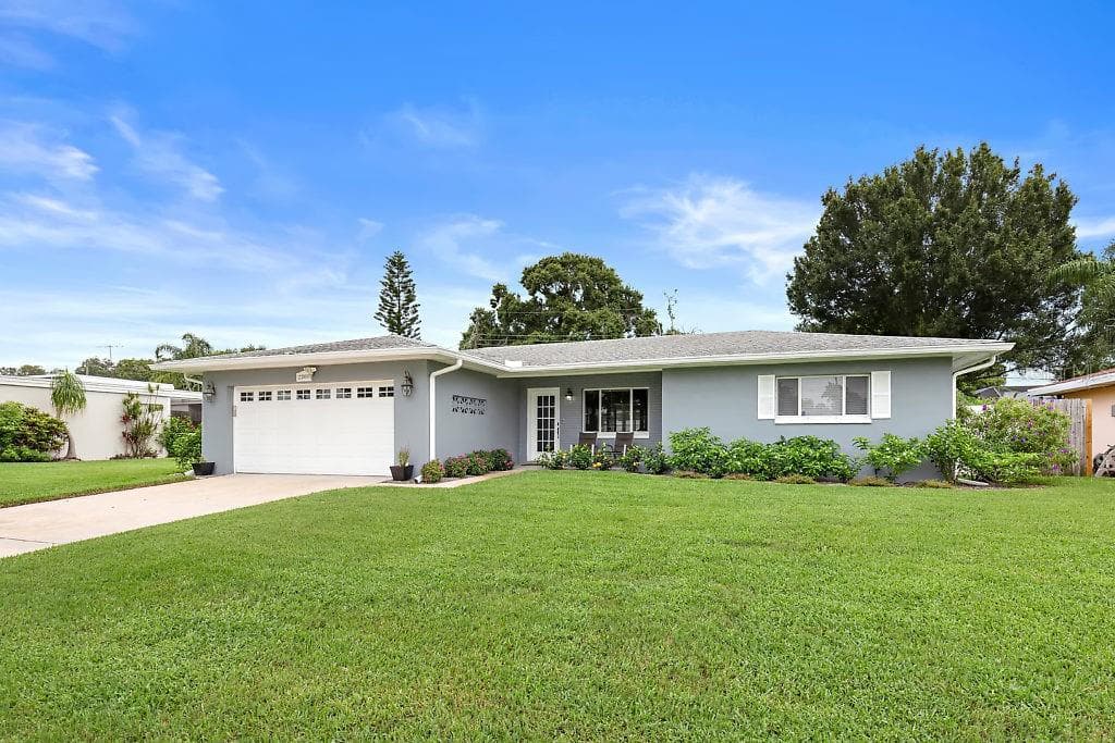 2289 LANAI AVENUE BELLEAIR BLUFFS, FL 33770