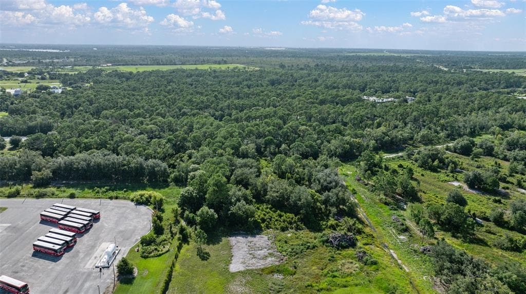 8933 HAMPSHIRE DRIVE SEBRING, FL 33876