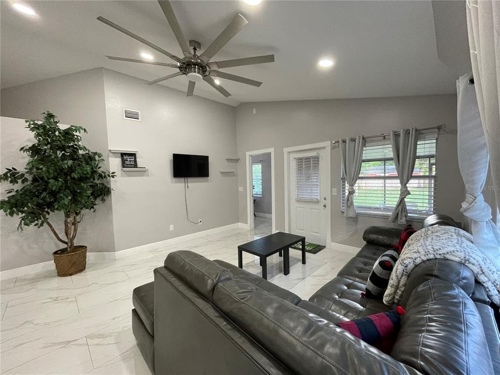 8001 N GOMEZ AVENUE TAMPA, FL 33614