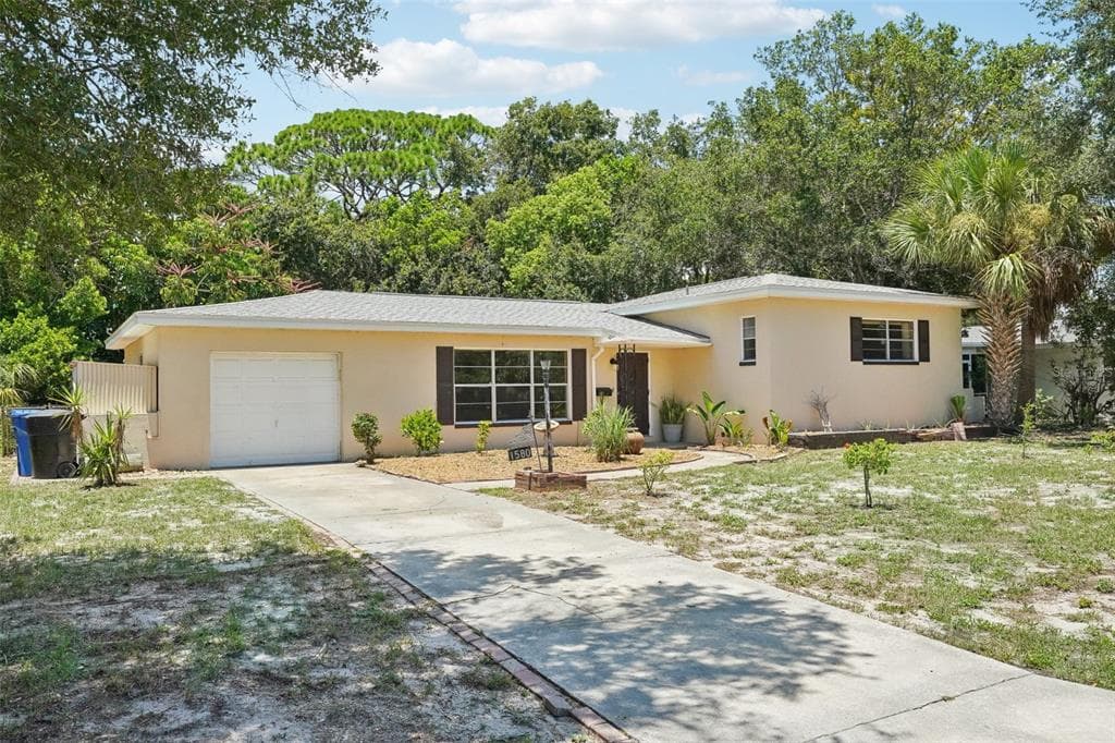 1580 ROBINSON DRIVE N ST PETERSBURG, FL 33710