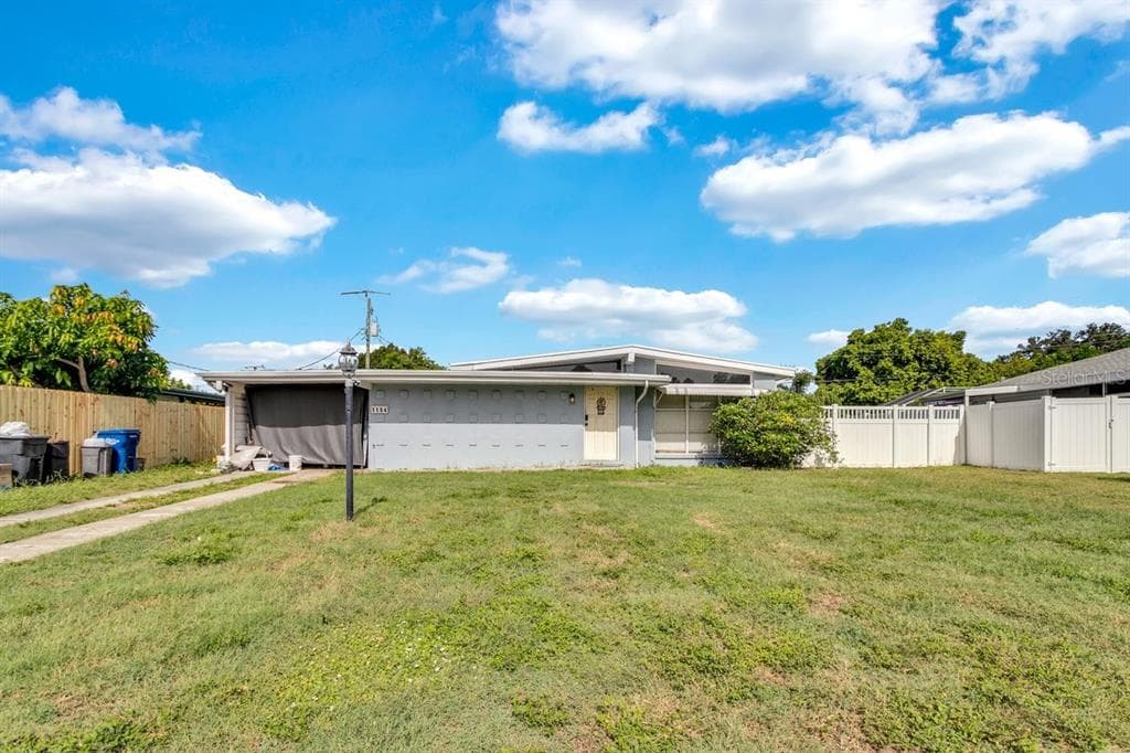 1104 DARTMOUTH DRIVE BRADENTON, FL 34207