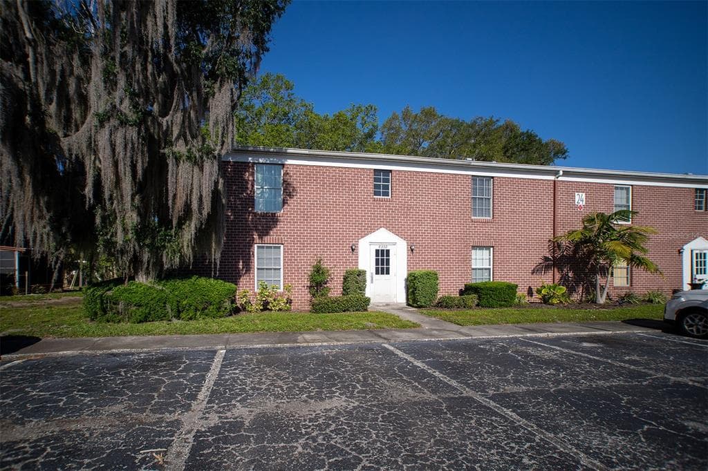 8350 13TH STREET N UNIT 8350D ST PETERSBURG, FL 33702