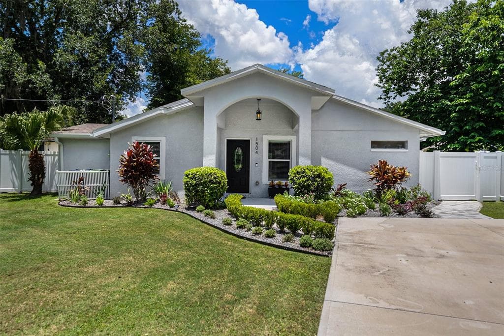 1504 E JEAN STREET TAMPA, FL 33610