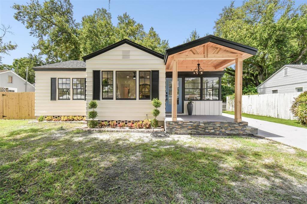 910 W CANDLEWOOD AVENUE TAMPA, FL 33603