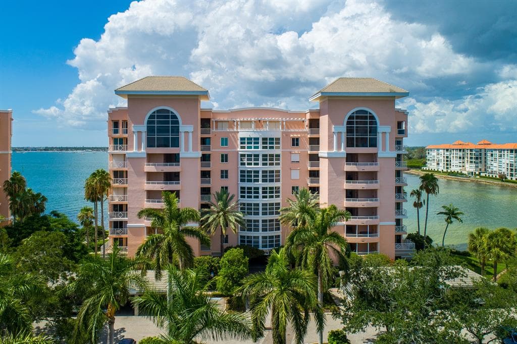 4993 BACOPA LANE S UNIT 605 ST PETERSBURG, FL 33715