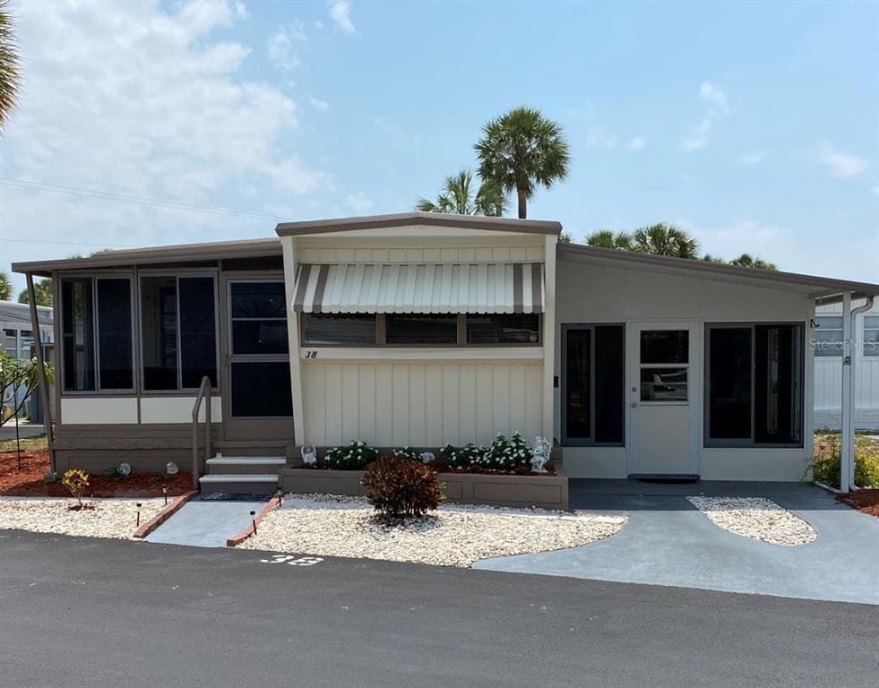 4851 W GANDY BOULEVARD UNIT B10L38 TAMPA, FL 33611