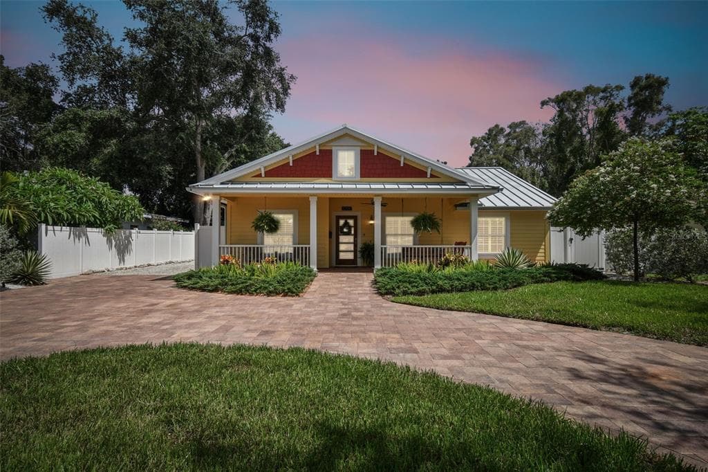 2000 CAESAR WAY S