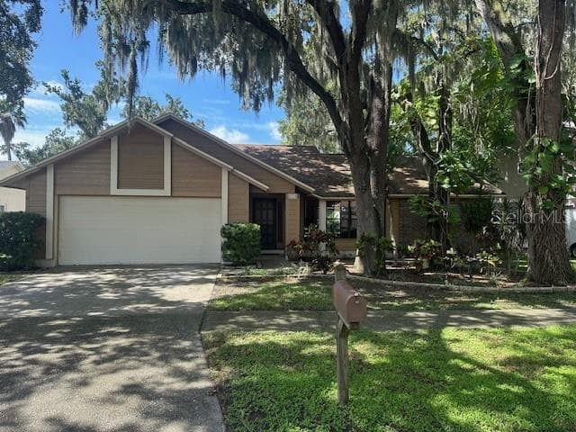 1903 LANDSIDE DRIVE VALRICO, FL 33594