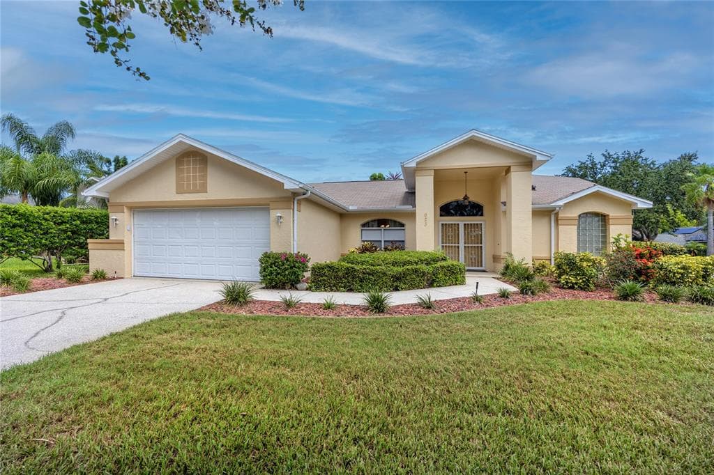 923 BRITTANY PARK BOULEVARD TARPON SPRINGS, FL 34689