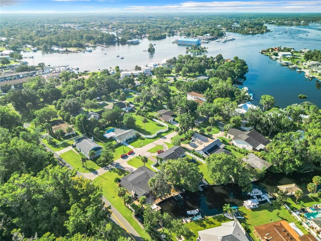 556 NW 9TH AVENUE CRYSTAL RIVER, FL 34428