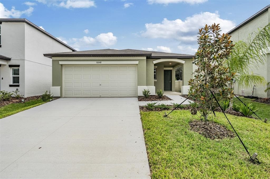 10048 BRANCHING SHIP TRACE WESLEY CHAPEL, FL 33545