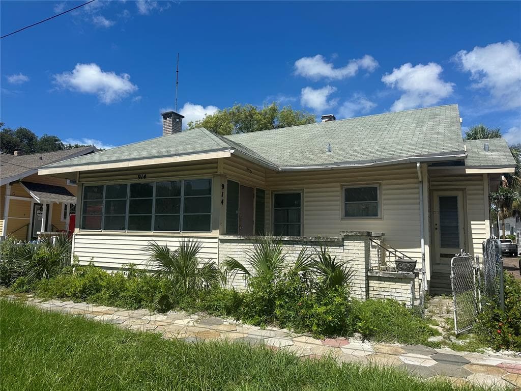 914 OAK STREET NE ST PETERSBURG, FL 33701