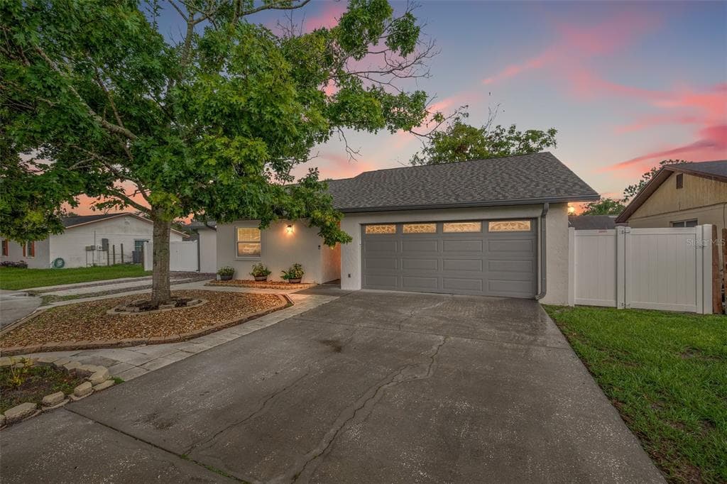 11204 GATE HOUSE DRIVE TAMPA, FL 33625