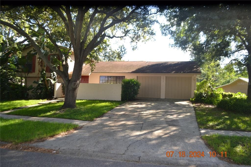 13513 LAKE MAGDALENE DRIVE TAMPA, FL 33613