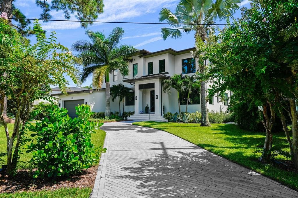 5002 W LEONA STREET TAMPA, FL 33629