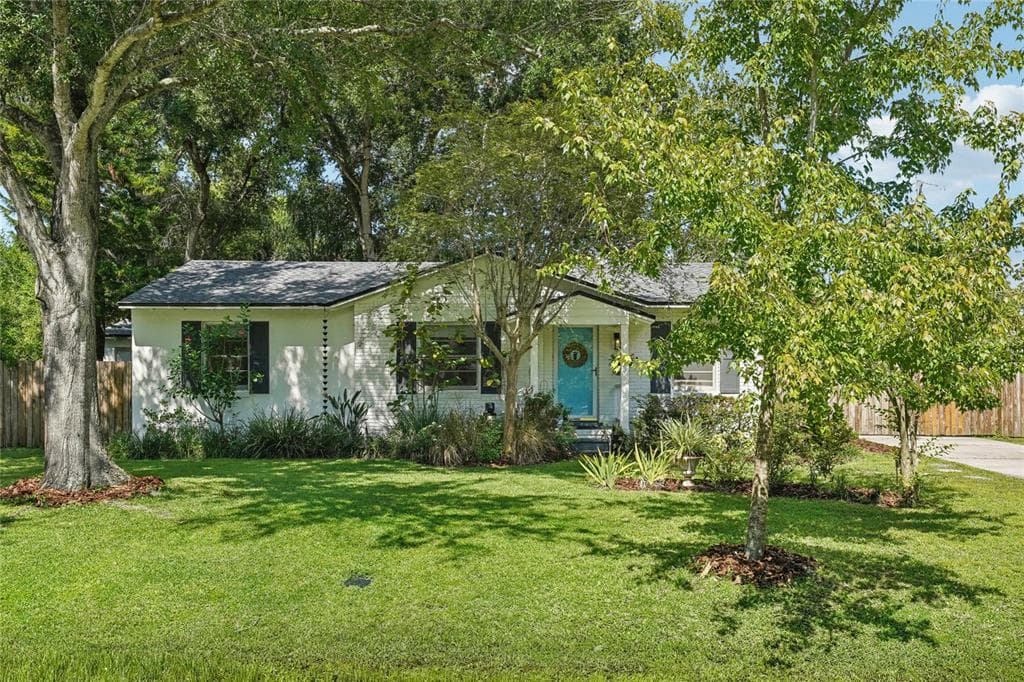 2304 N ELCOE DRIVE TAMPA, FL 33603