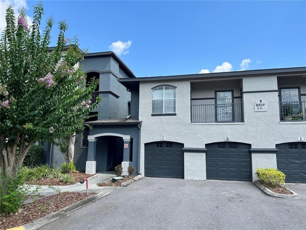 8514 LUCUYA WAY UNIT 207 TEMPLE TERRACE, FL 33637