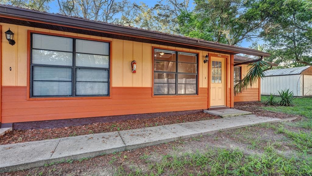 1800 POINSETTIA AVENUE UNIT B TARPON SPRINGS, FL 34689