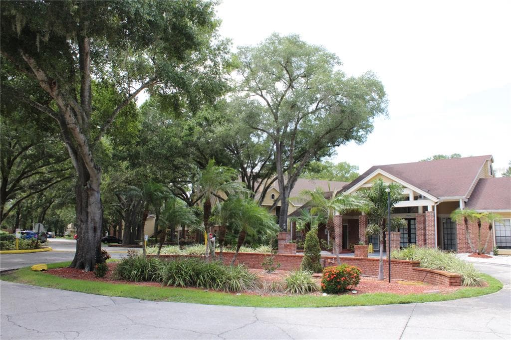 8643 MALLARD RESERVE DR UNIT #204 TAMPA, FL 33614