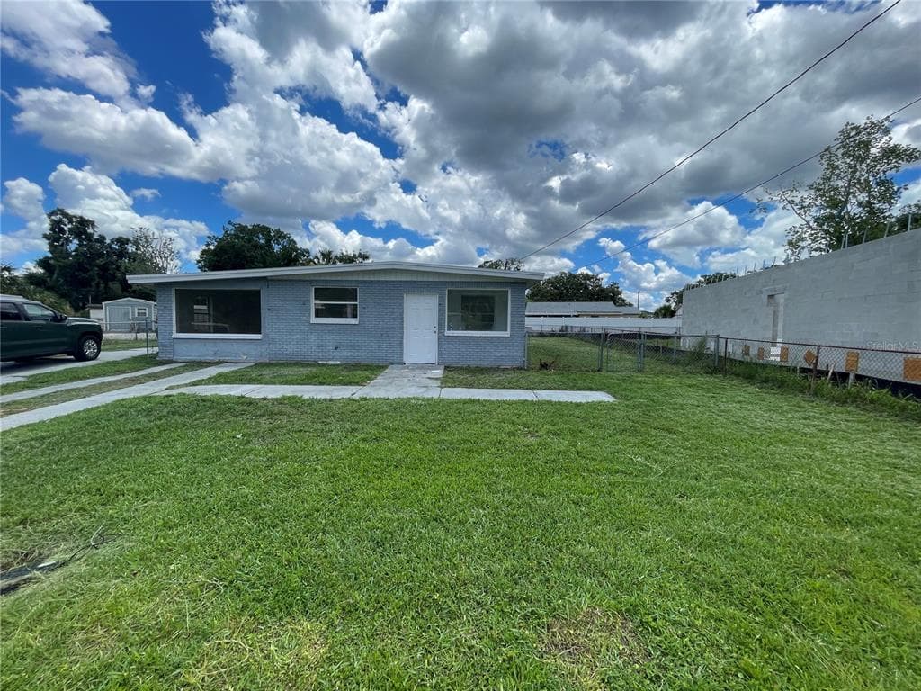 8226 GUMWOOD AVENUE TAMPA, FL 33619