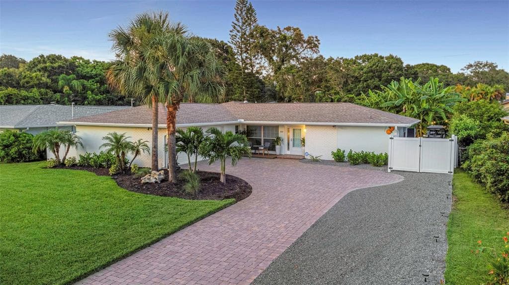2131 SARAZEN DRIVE DUNEDIN, FL 34698