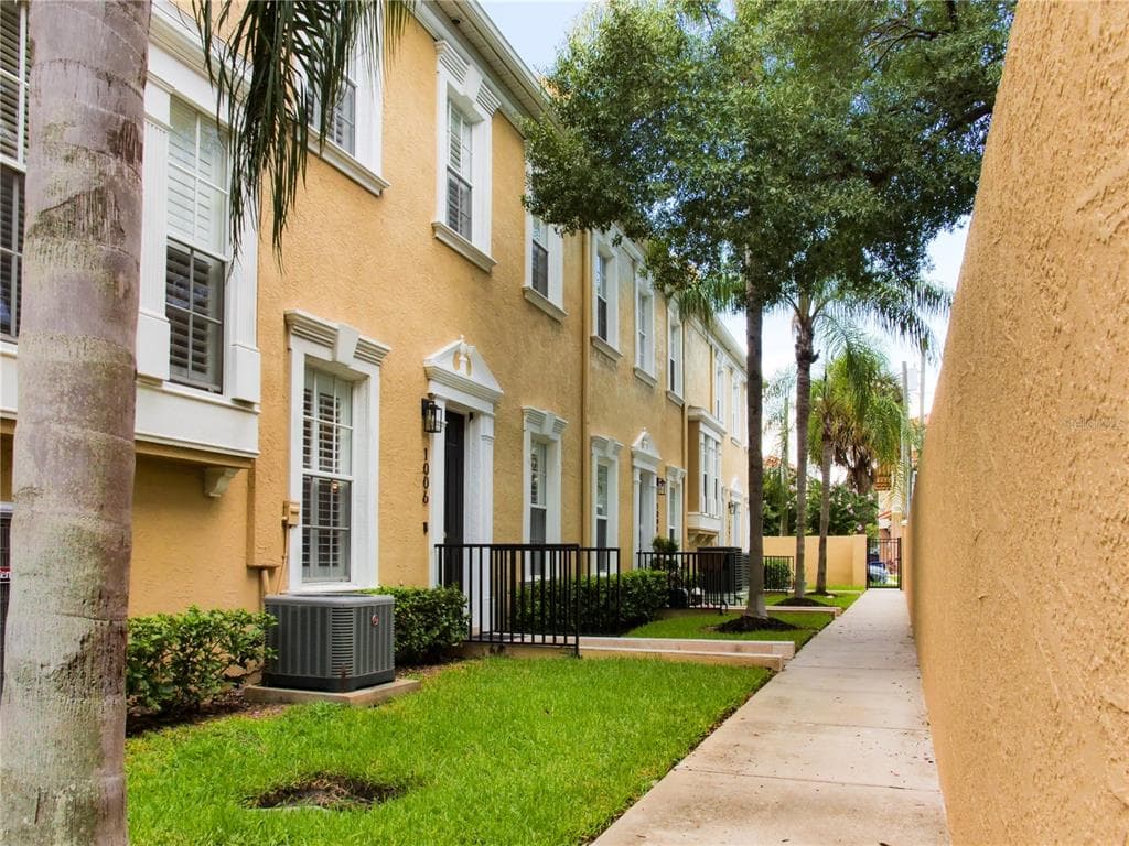 1006 EDISON PARK COURT TAMPA, FL 33606