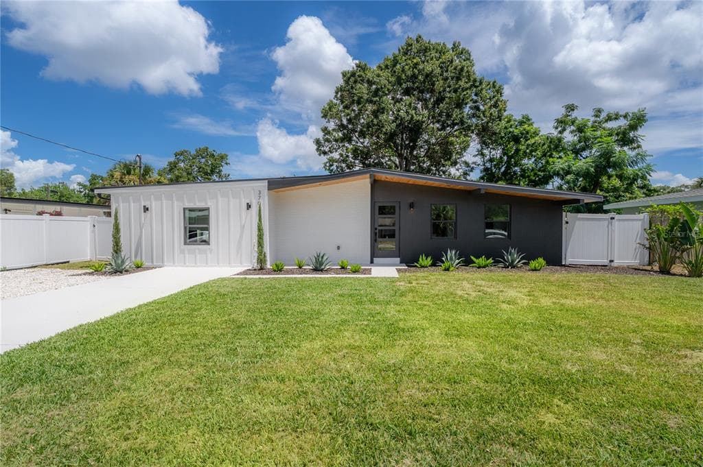 3707 W WALLACE AVENUE TAMPA, FL 33611
