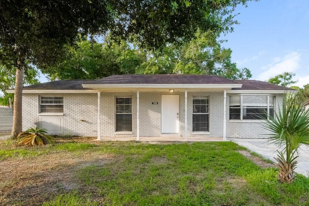 7906 WOODVALE CIRCLE TAMPA, FL 33615
