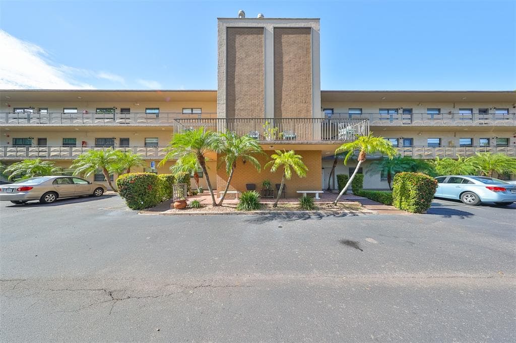 5975 TERRACE PARK DRIVE N UNIT 211 ST PETERSBURG, FL 33709