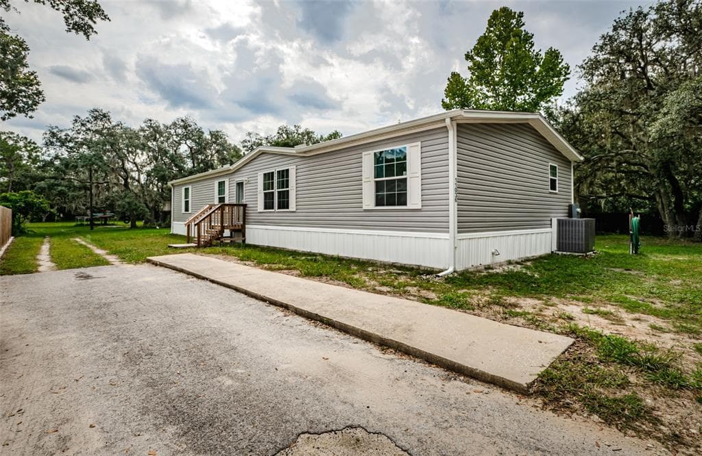 11036 TRACEY COURT NEW PORT RICHEY, FL 34654