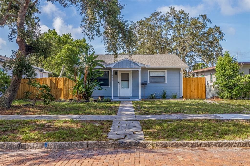 6382 3RD AVENUE S ST PETERSBURG, FL 33707