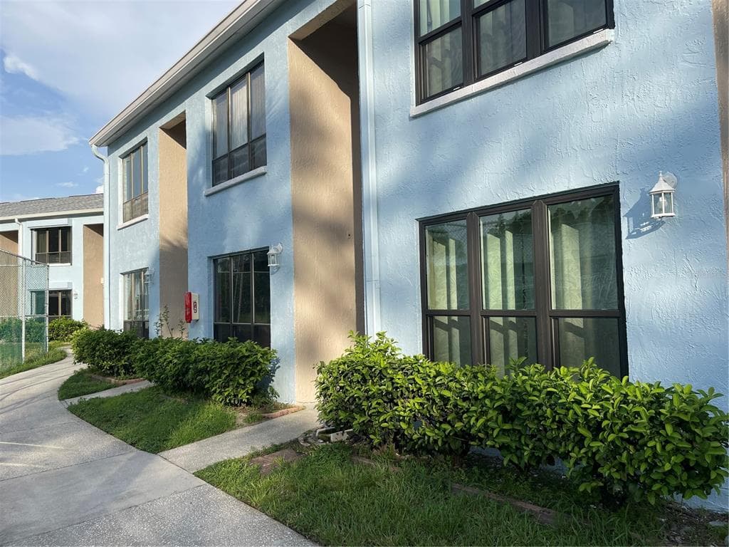 1735 CUPECOY CIRCLE UNIT L-2 LUTZ, FL 33558